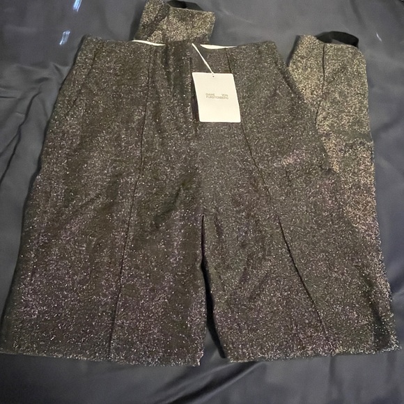 Diane Von Furstenburg High Waisted Pleat Front Pants in Black - Sz 8 - Picture 3 of 10